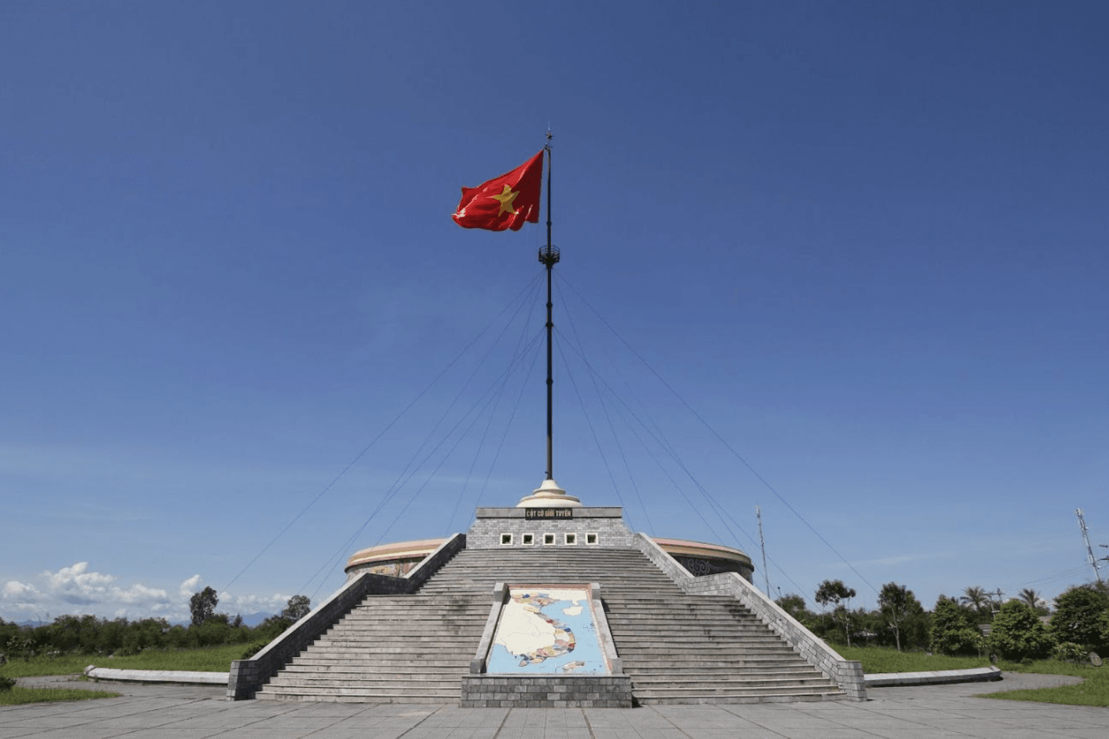 Cột cờ Hiền Lương
