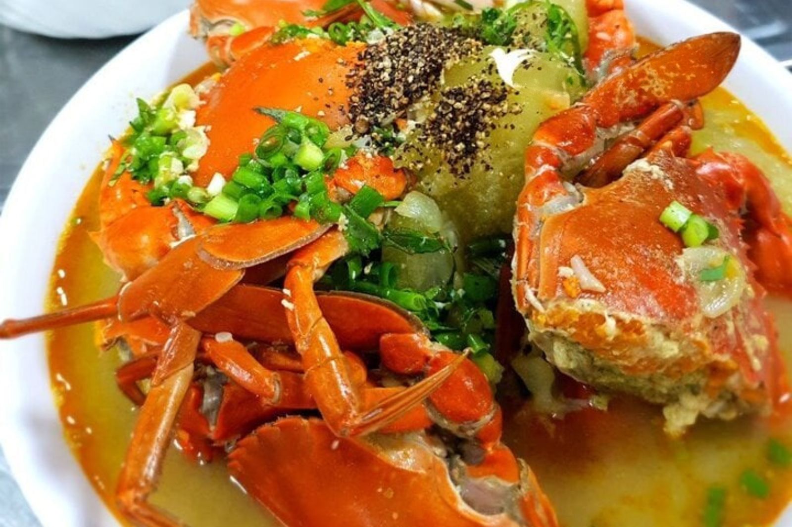 Cua om bí đao mang đến hương vị ngon ngọt đặc trưng 