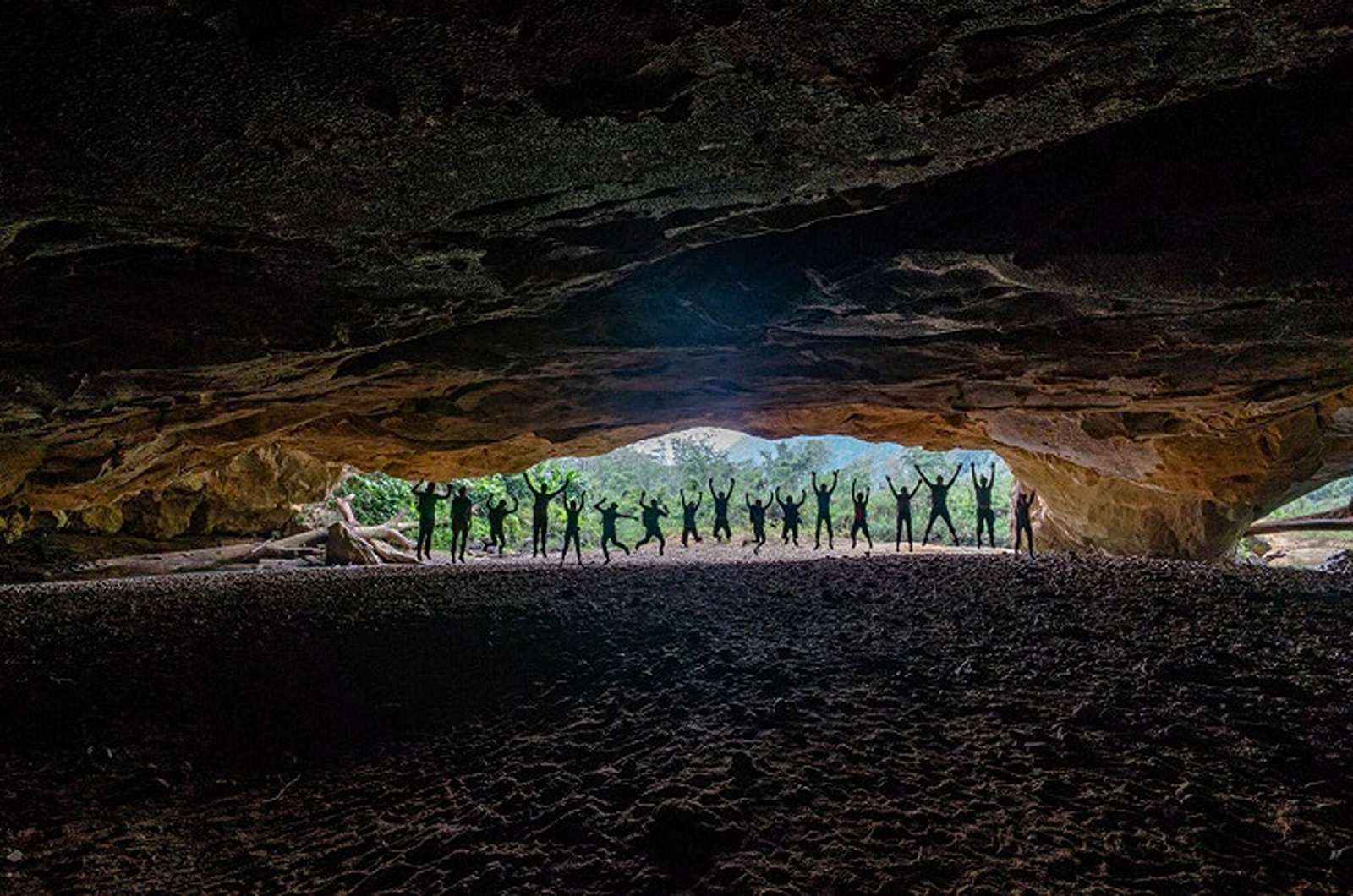 Đăng ký tour nếu muốn tham quan Hang Én