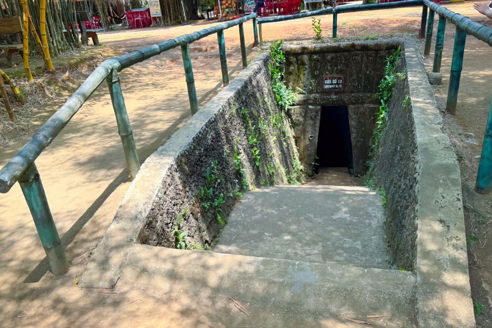 Dành thời gian đến tham quan địa đạo để càng trân quý giá trị hòa bình 