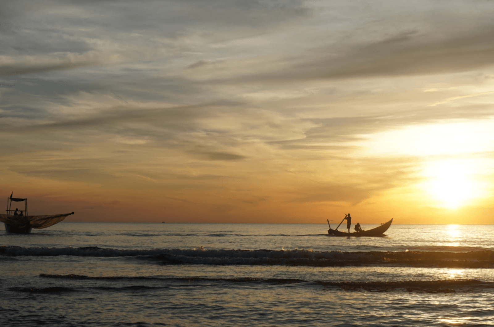 Dạo chơi ngắm bình minh hoặc hoàng hôn