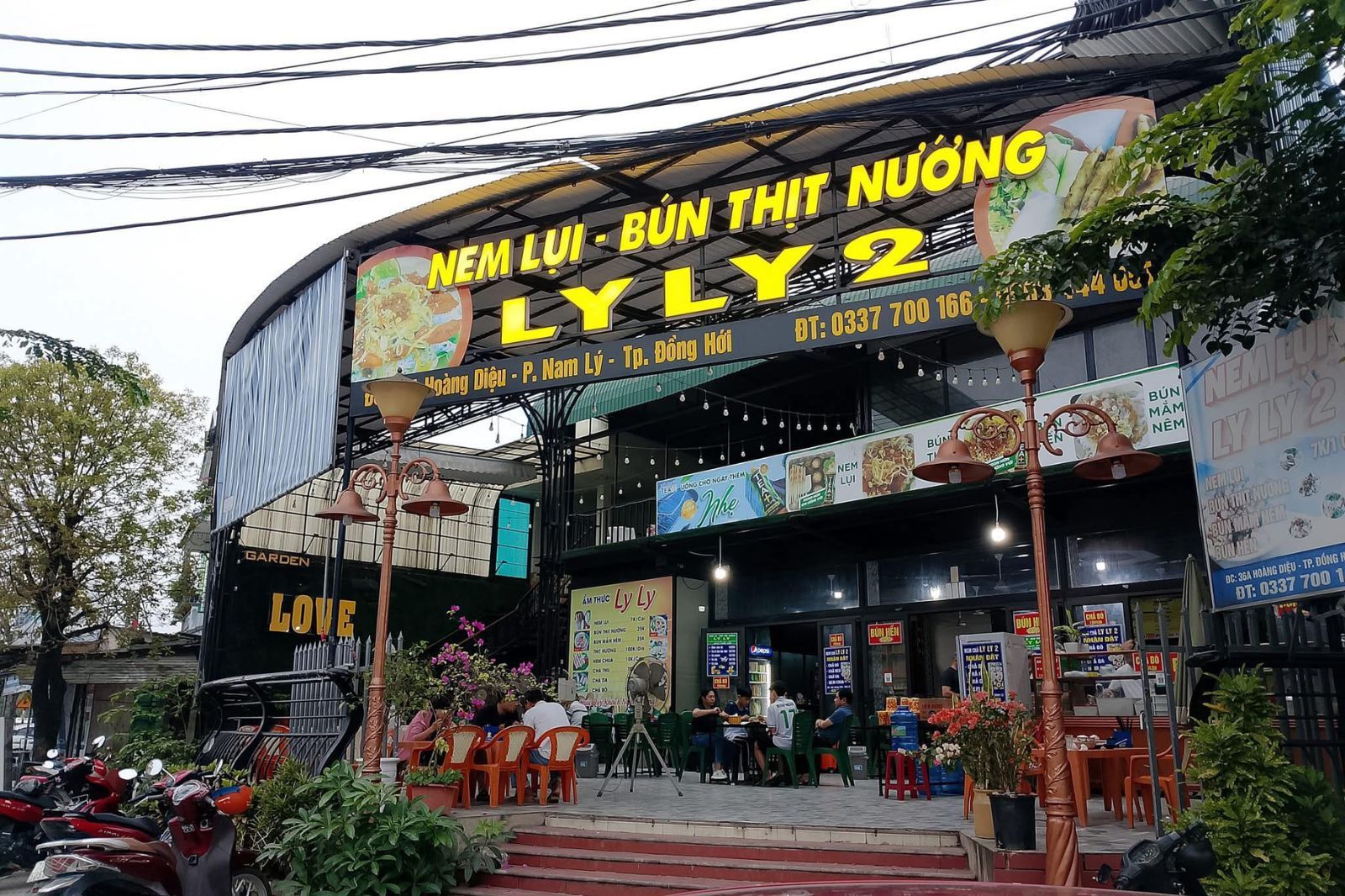 Đây là một trong những quán bún thịt nướng nổi tiếng nhất Đồng Hới