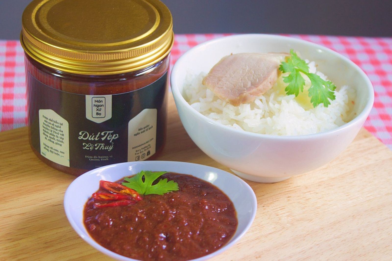 Để món nhút tép đồng Lệ Thủy đạt chuẩn đòi hỏi sự tỉ mỉ trong từng công đoạn