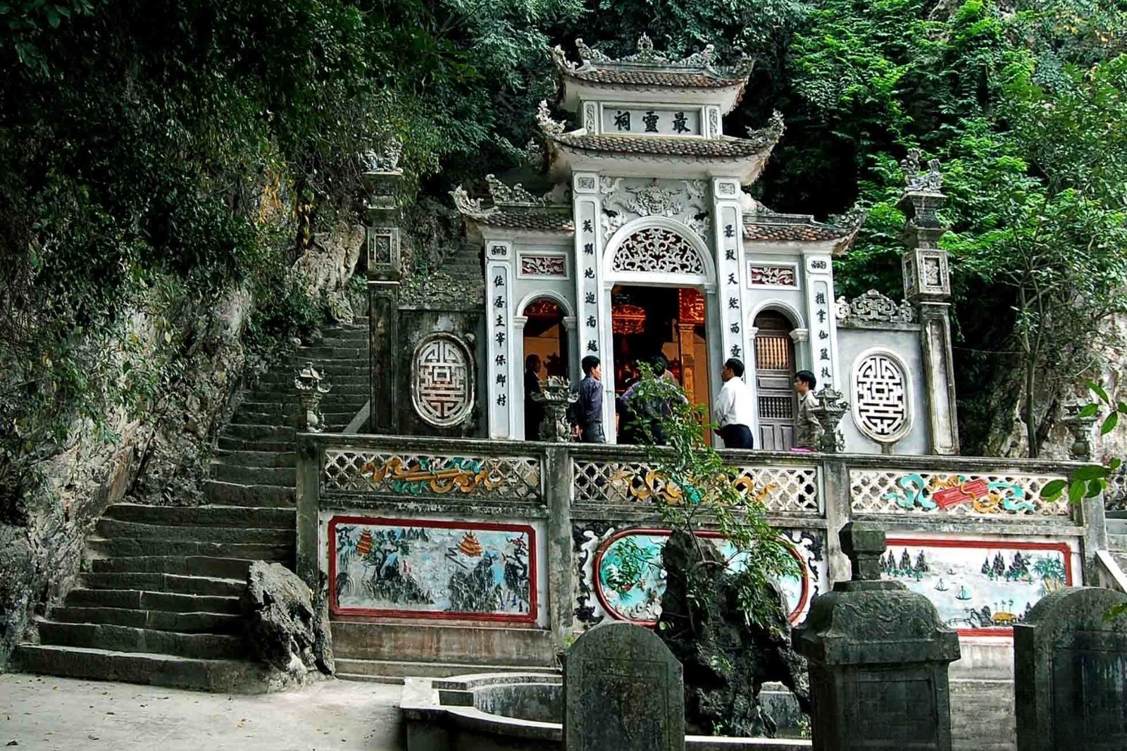 Đệ tam động giữa chốn trời Nam