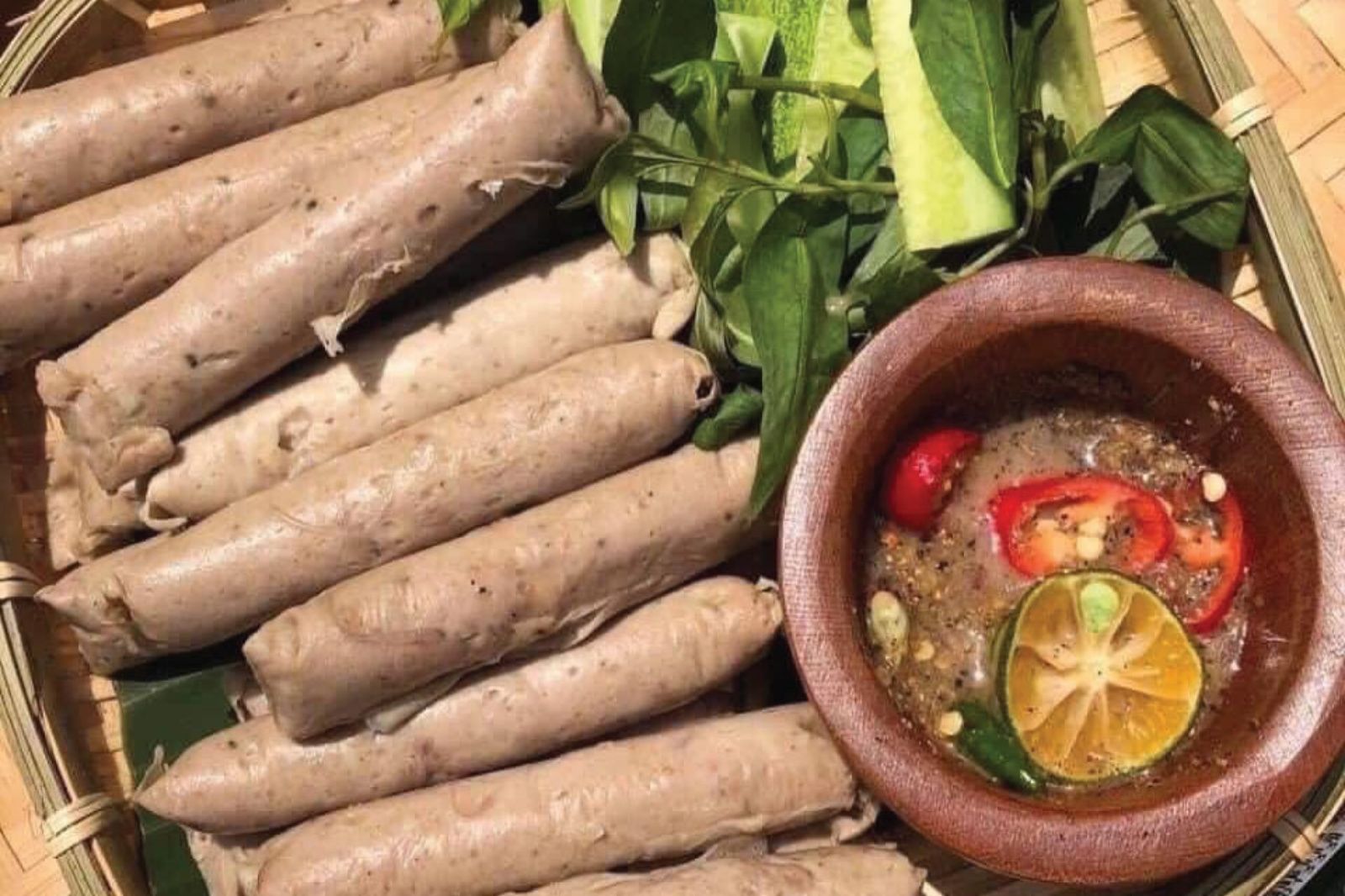 Đến Huế thưởng thức món nem chả đặc trưng xứ kinh kỳ