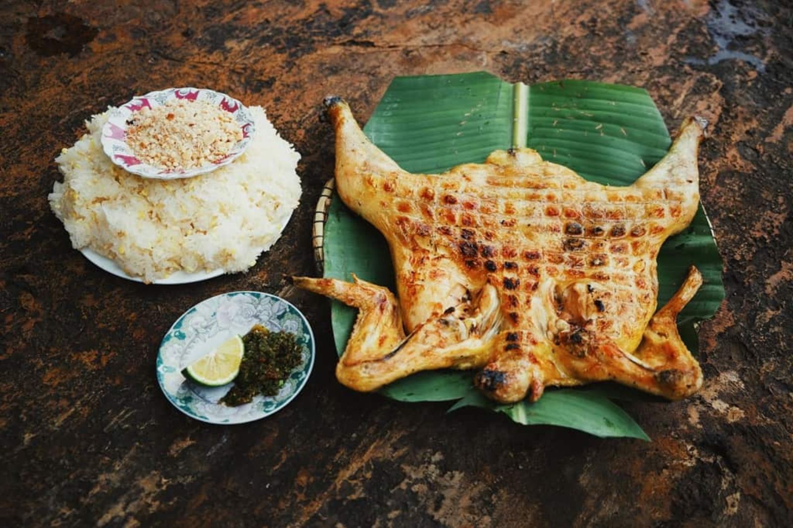 Đến Quảng Bình, nhất định phải thử gà nướng chấm muối cheo