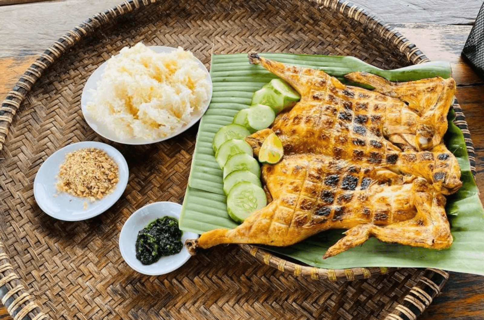 Đến Quảng Bình, nhất định phải thử gà nướng chấm muối cheo