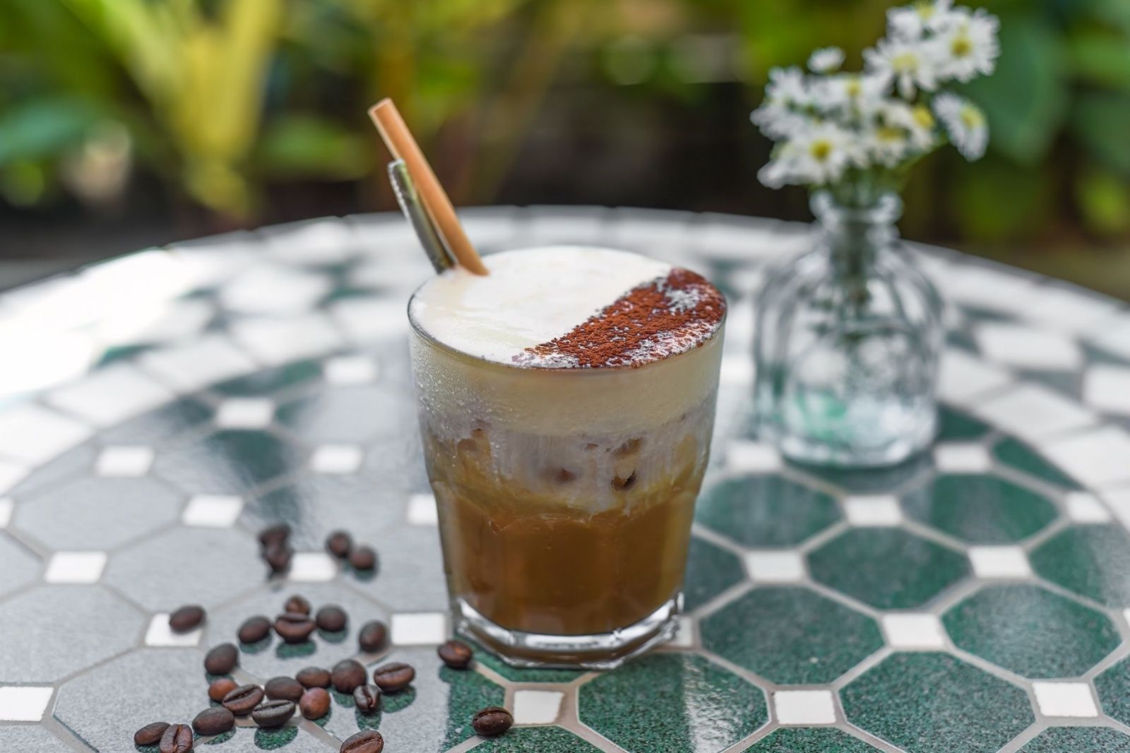 Đến Huế để thưởng thức hương vị cà phê muối đúng chuẩn