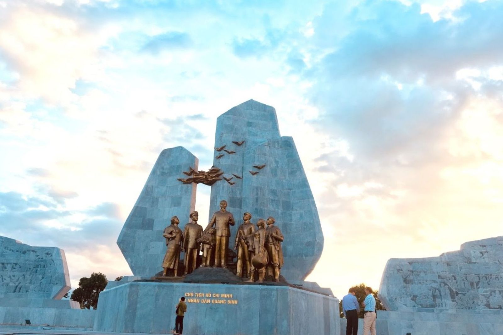 Đến Quảng Bình nhất định phải ghé thăm Quảng trường Hồ Chí Minh