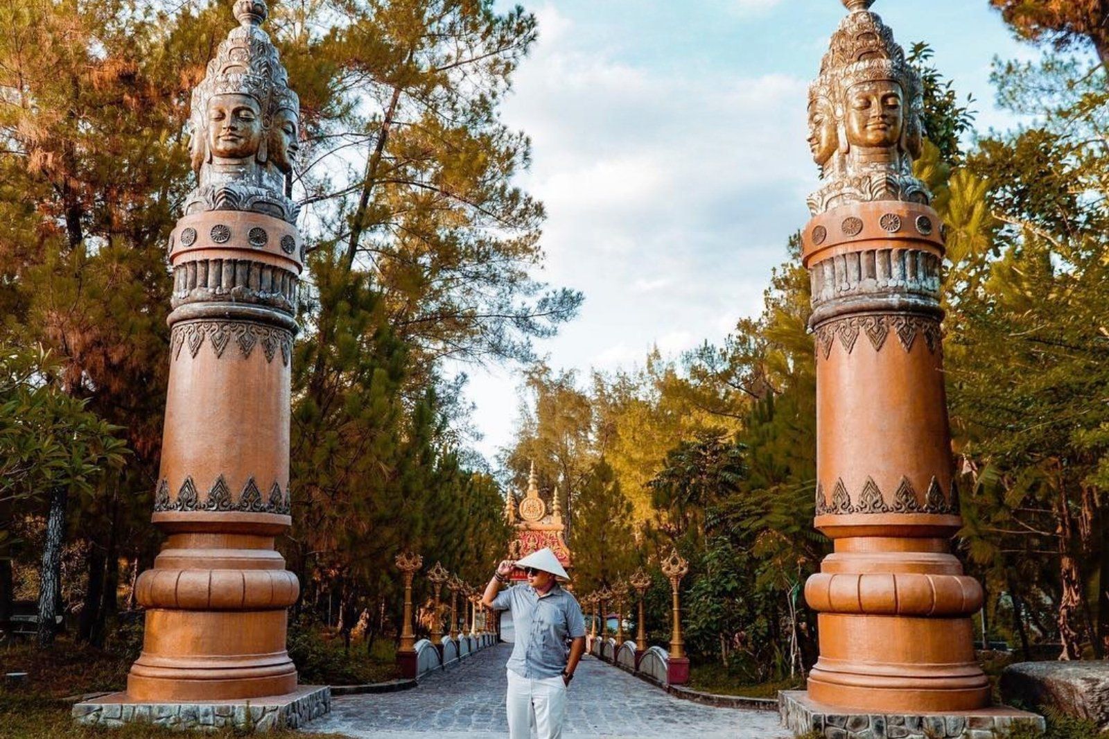 Đến tham quan chùa Thiền Lâm