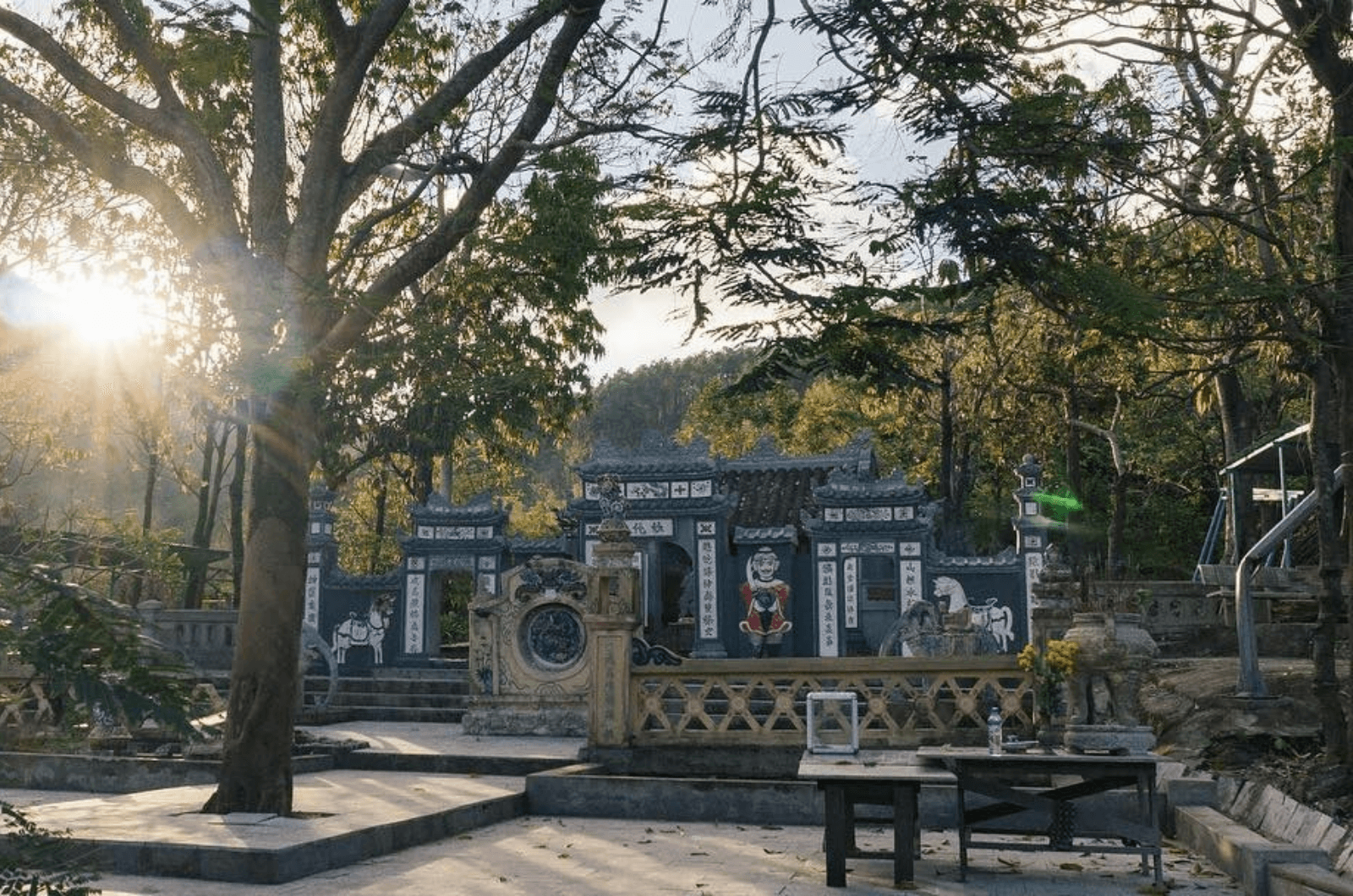 Đền thờ Thánh Mẫu Liễu Hạnh dưới chân Đèo Ngang
