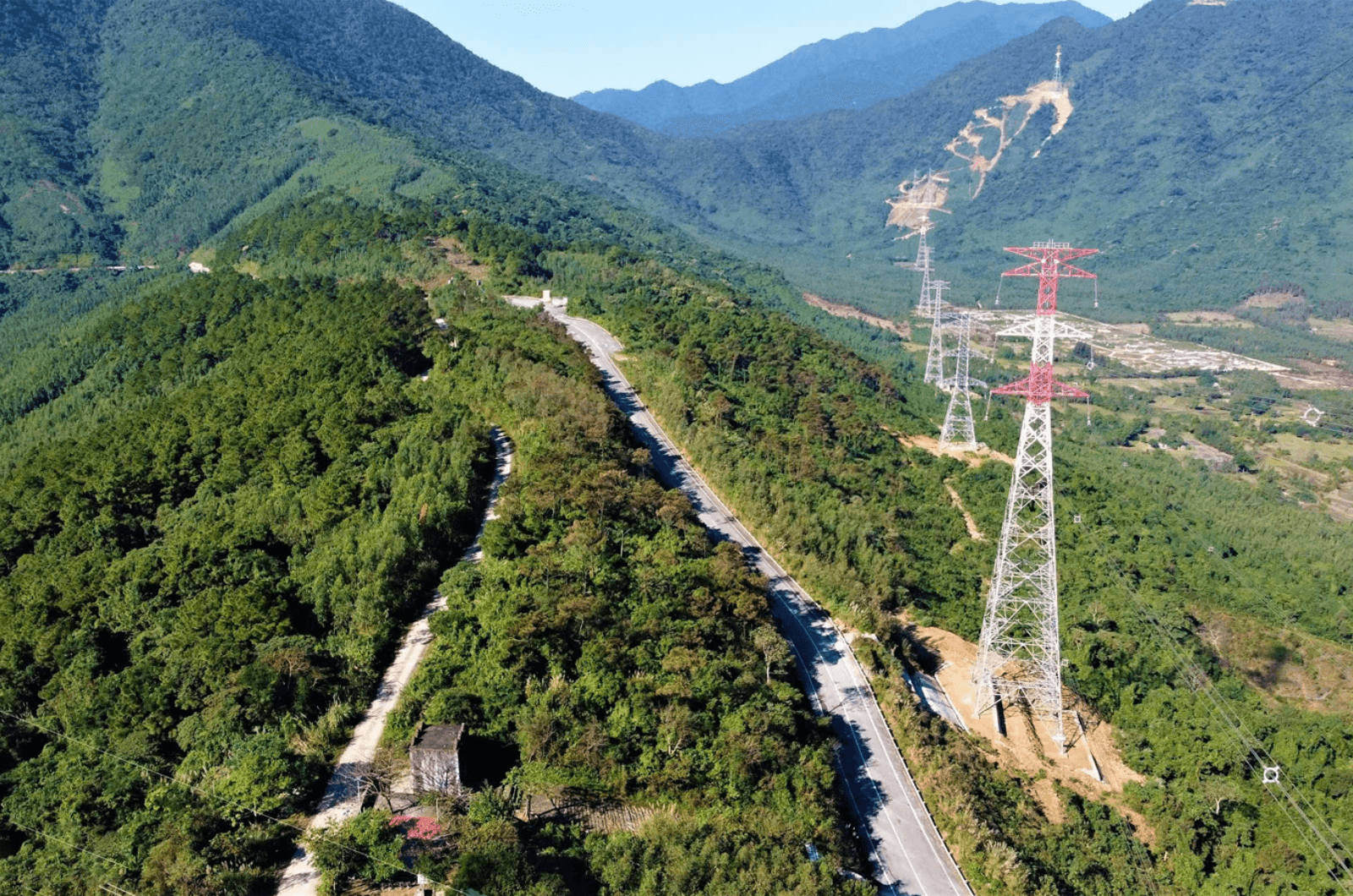 Đèo Ngang bắt ngang dãy Hoành Sơn