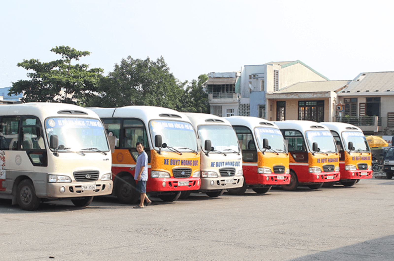 Di chuyển bằng xe buýt cũng là một lựa chọn tiết kiệm