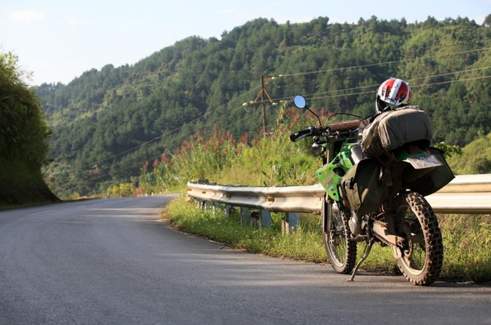 Di-chyen-bang-xe-may-giup-ban-ngam-nhin-tron-ven-ve-dep-cua-que-huong.jpg