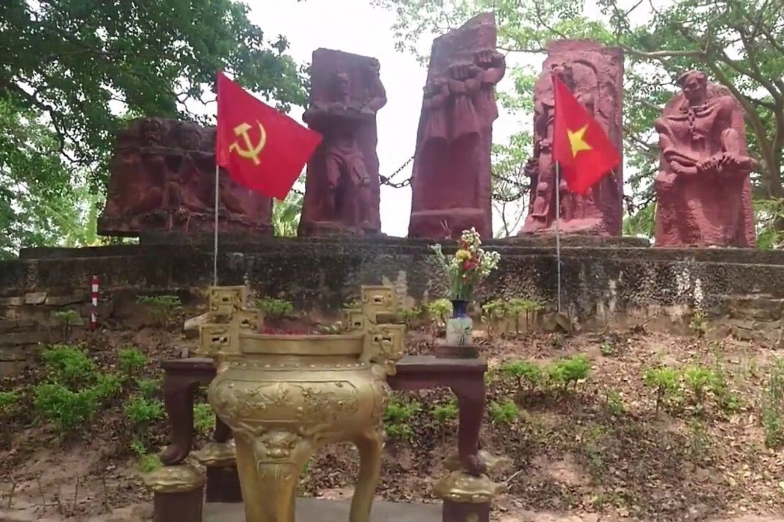 Di tích nhà tù Lao Bảo