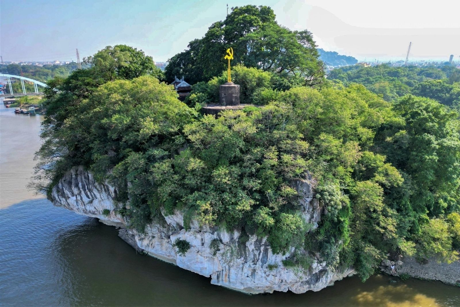 Di tích núi thơ độc nhất vô nhị