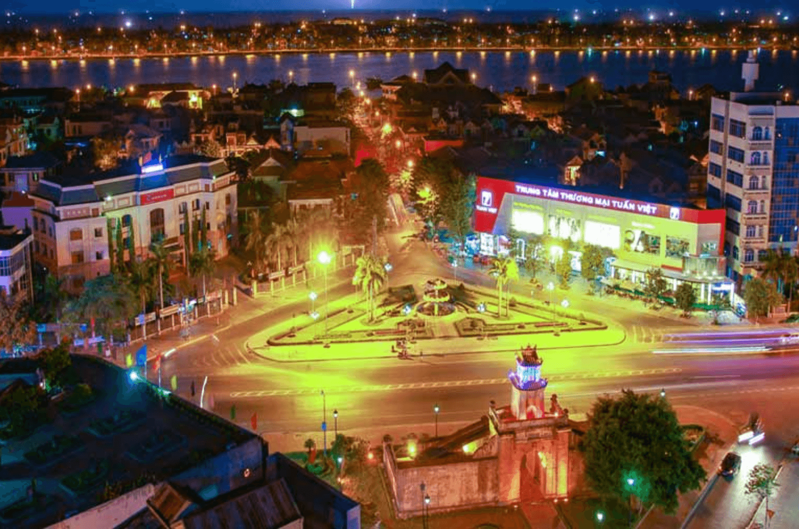 Đồng Hới về đêm nhộp nhịp và thú vị
