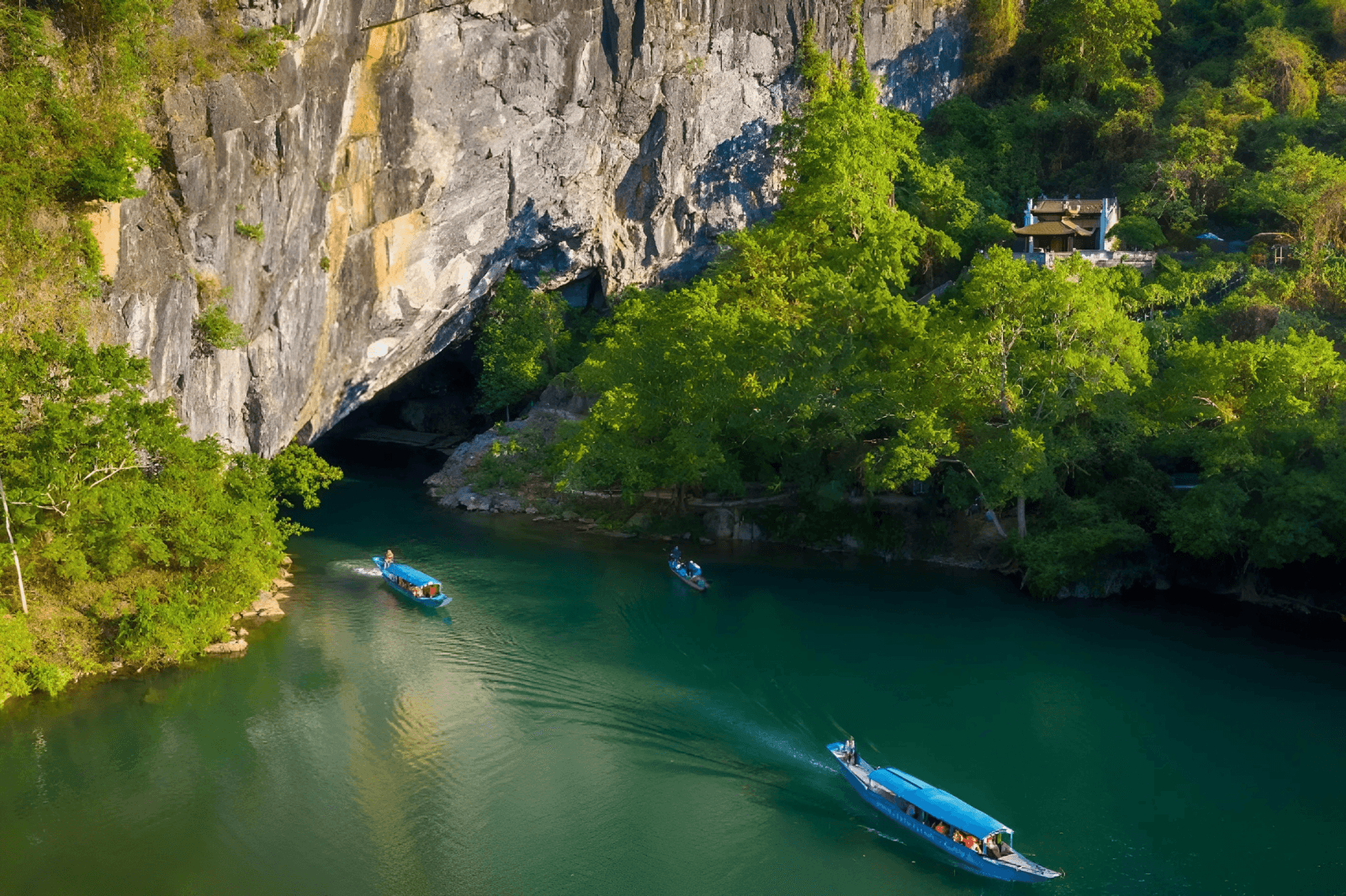 Động Phong Nha nằm trong Vườn quốc gia Phong Nha Kẻ Bàng