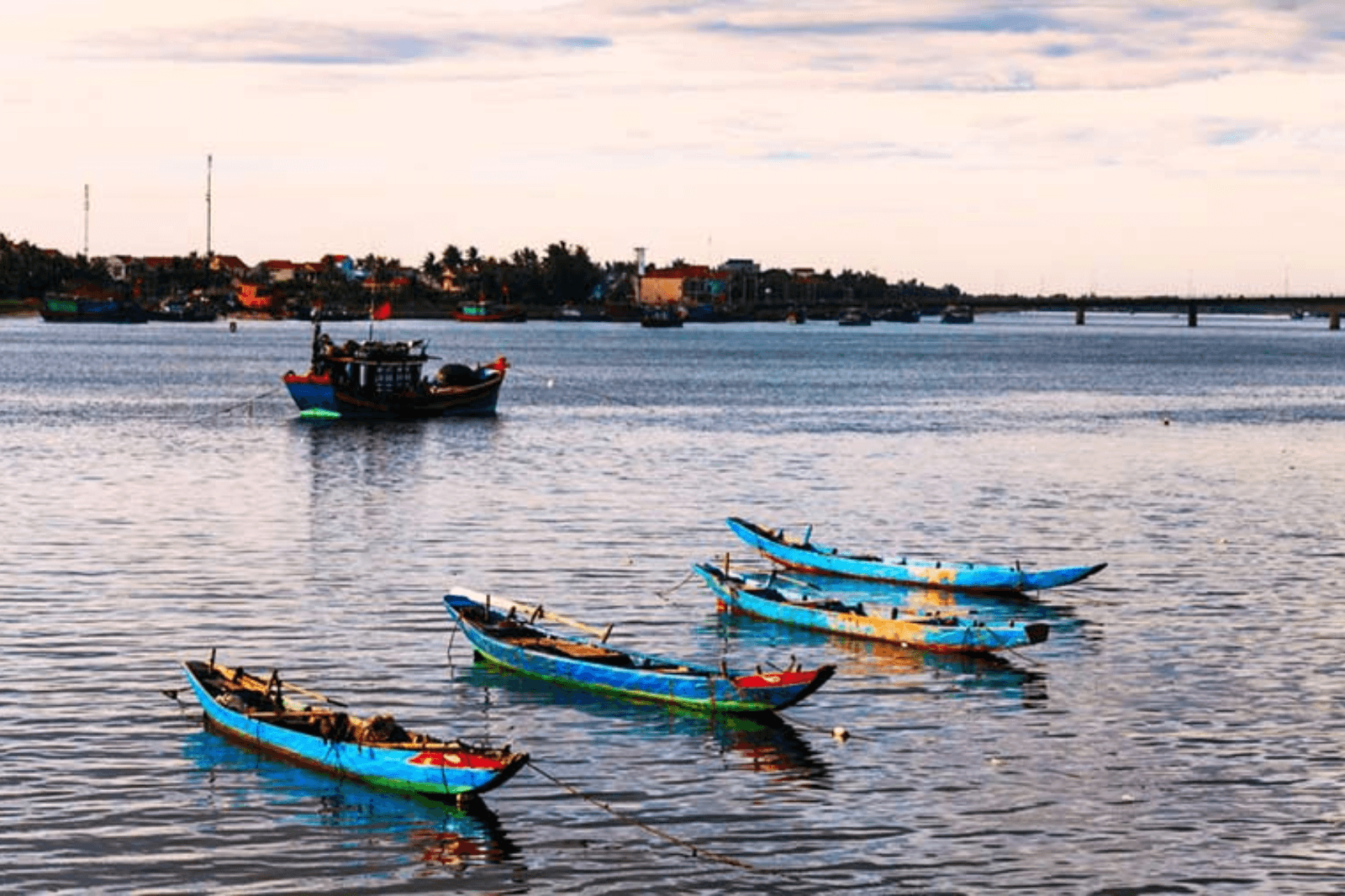 Dòng chảy hiền hòa bên sông Nhật Lệ 