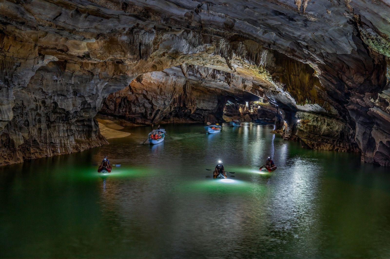 Động Phong Nha nằm trong quần thể Vườn Quốc gia Phong Nha - Kẻ Bàng