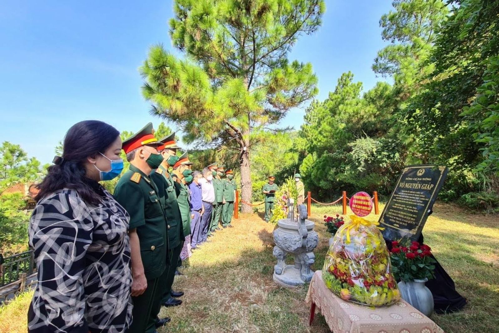 Du khách cần chủ động giữ gìn hệ sinh thái khi đến viếng thăm Mộ Đại Tướng