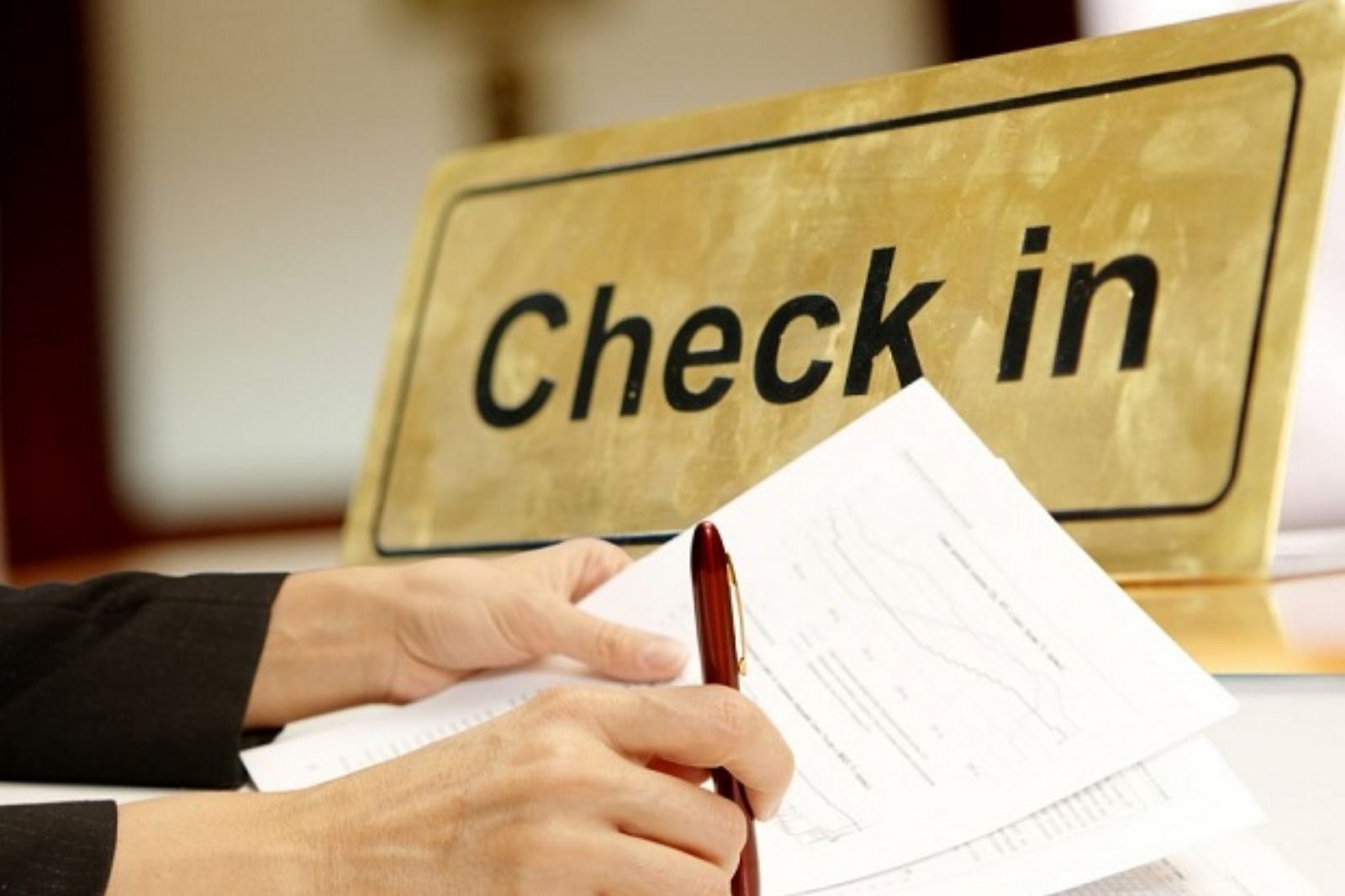 Du khách cần kiểm tra kỹ các thông tin trước khi nhận phòng