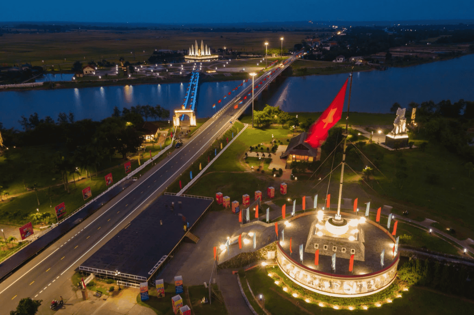 Du khách cần theo dõi dự báo thời tiết trước khi đi du lịch