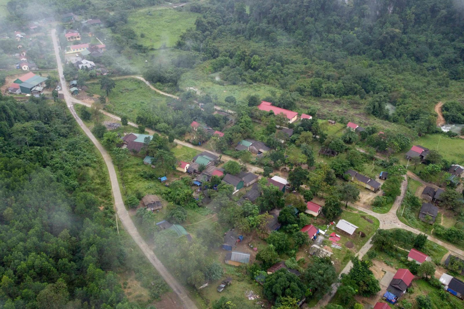 Du khách có thể đến thăm các bản làng của người Rục thông qua các tour du lịch