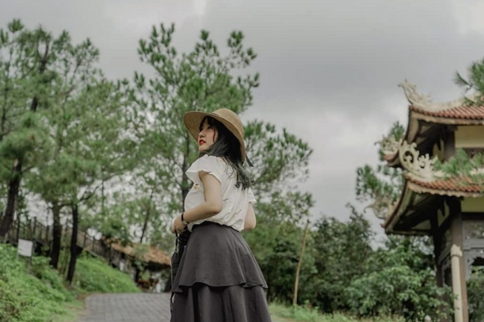 Du khách đến đây để tìm hiểu những giá trị văn hóa, lịch sử