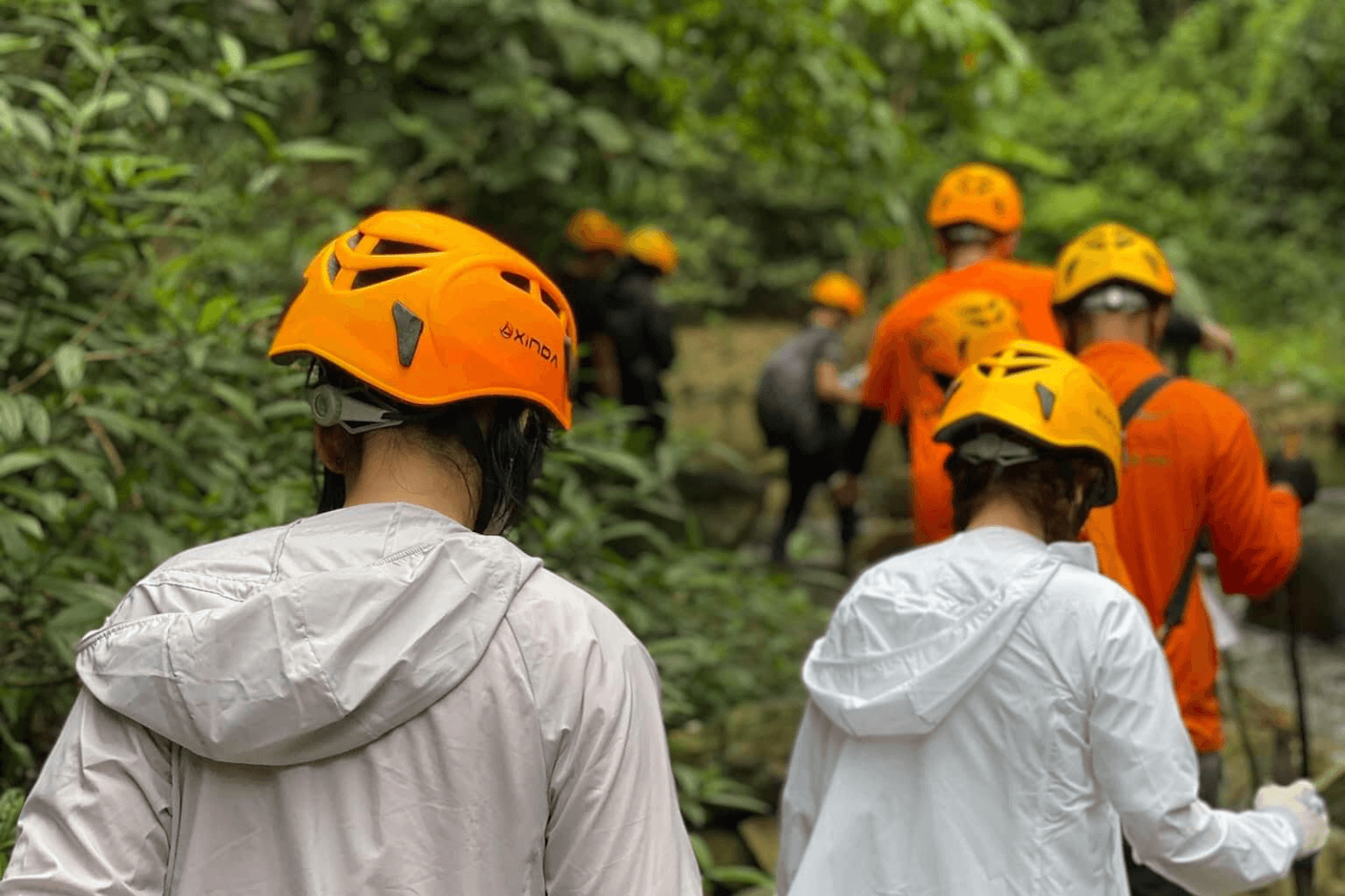 Du khách phải đến Quảng Bình để bắt đầu hành trình trekking Thác Dương Cầm 