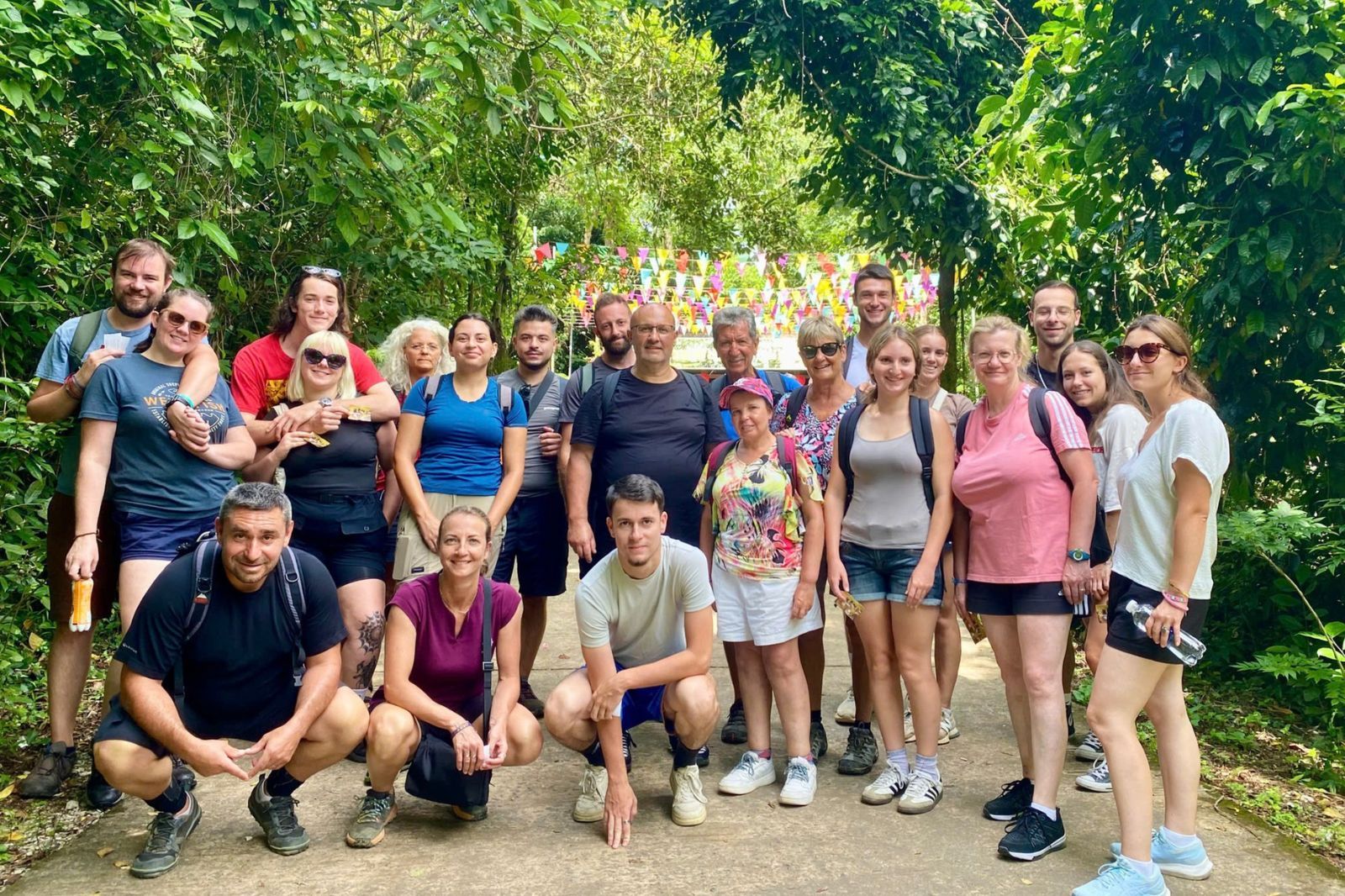 Du khách tham gia tour du lịch Quảng Bình 1 ngày