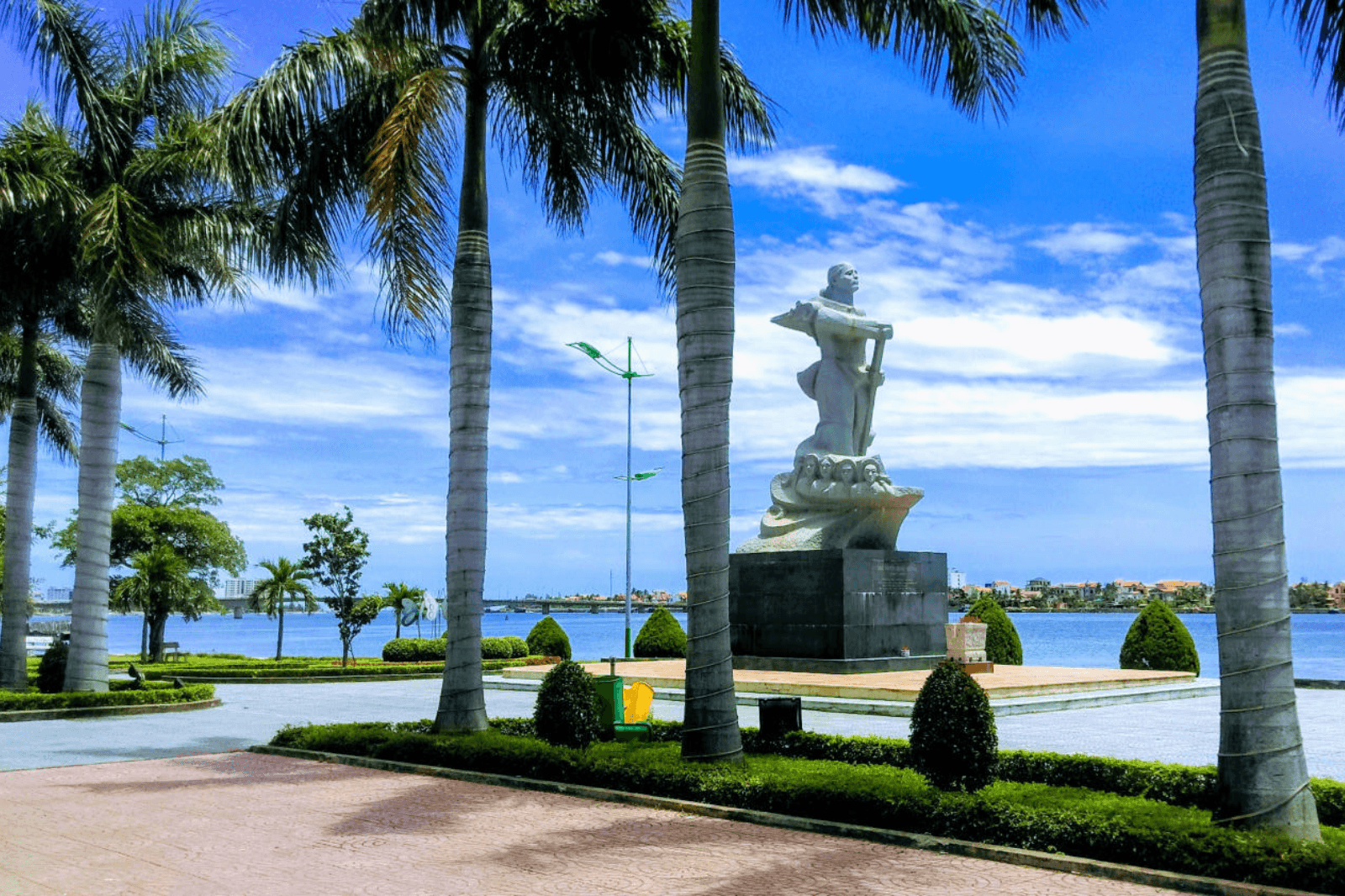 Du-khách-thường-chọn-thời-điểm-mùa-hè-để-đến-Quảng-Bình-du-lịch
