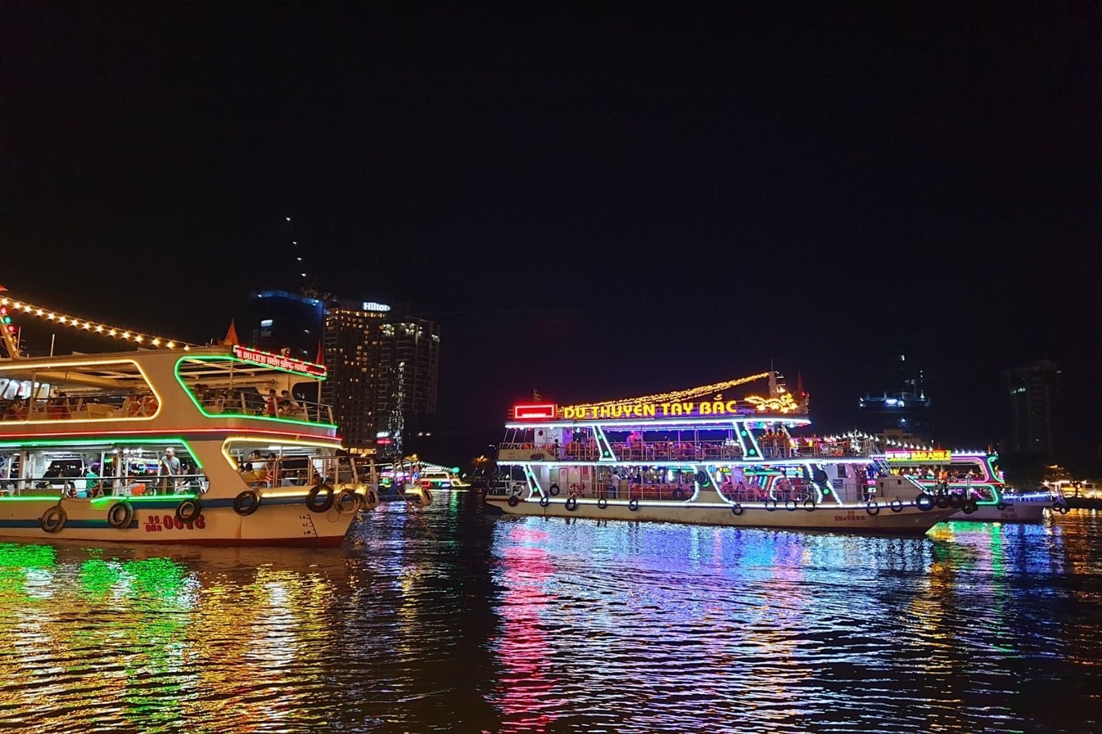 Du thuyền trên sông Hàn - Một trải nghiệm không thể bỏ lỡ khi đến Đà Nẵng