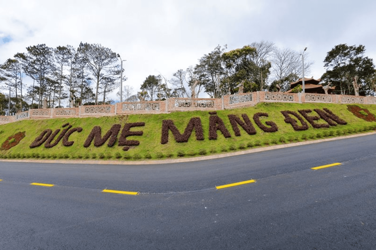 Đức-Mẹ-Măng-Đen-Kon-Tum