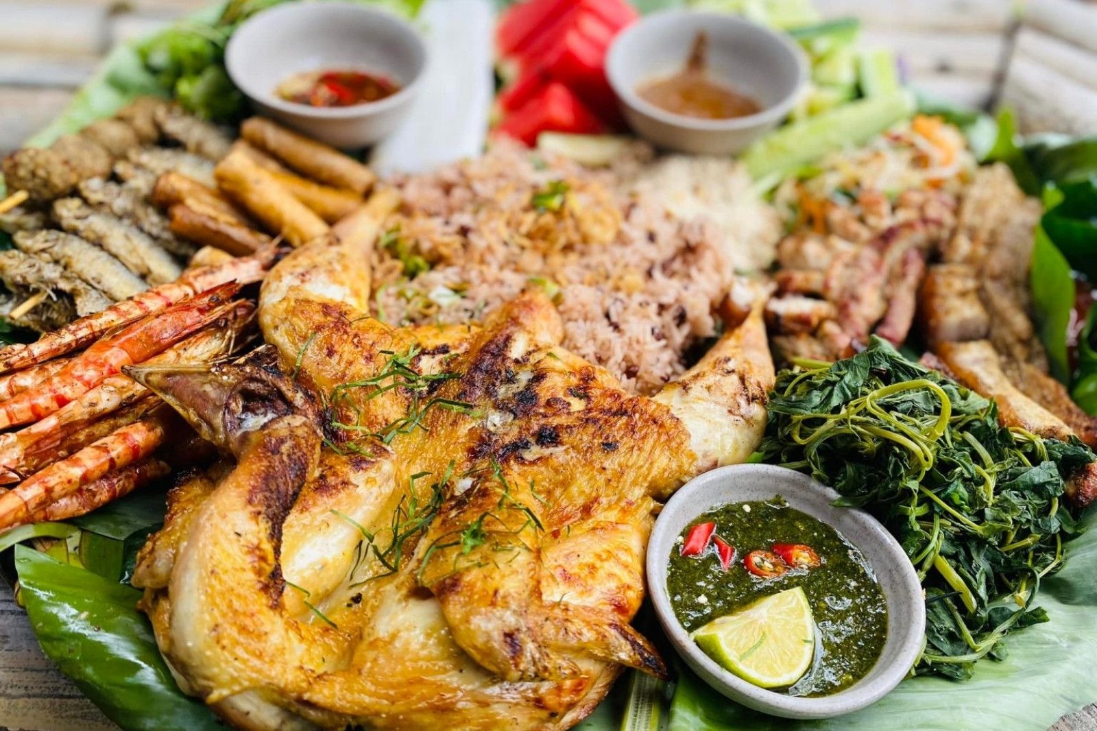 Đừng quên thưởng thức ẩm thực nơi đây