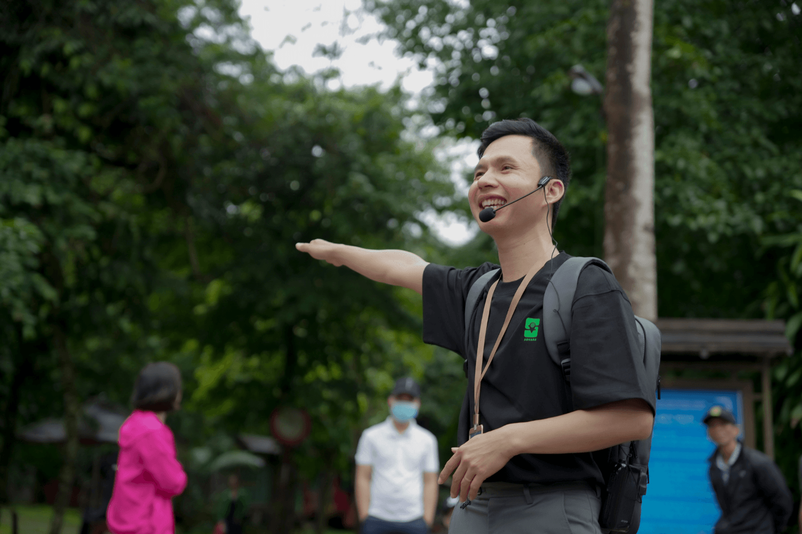 Được nghe các câu chuyện thú vị từ hướng dẫn viên chuyên nghiệp
