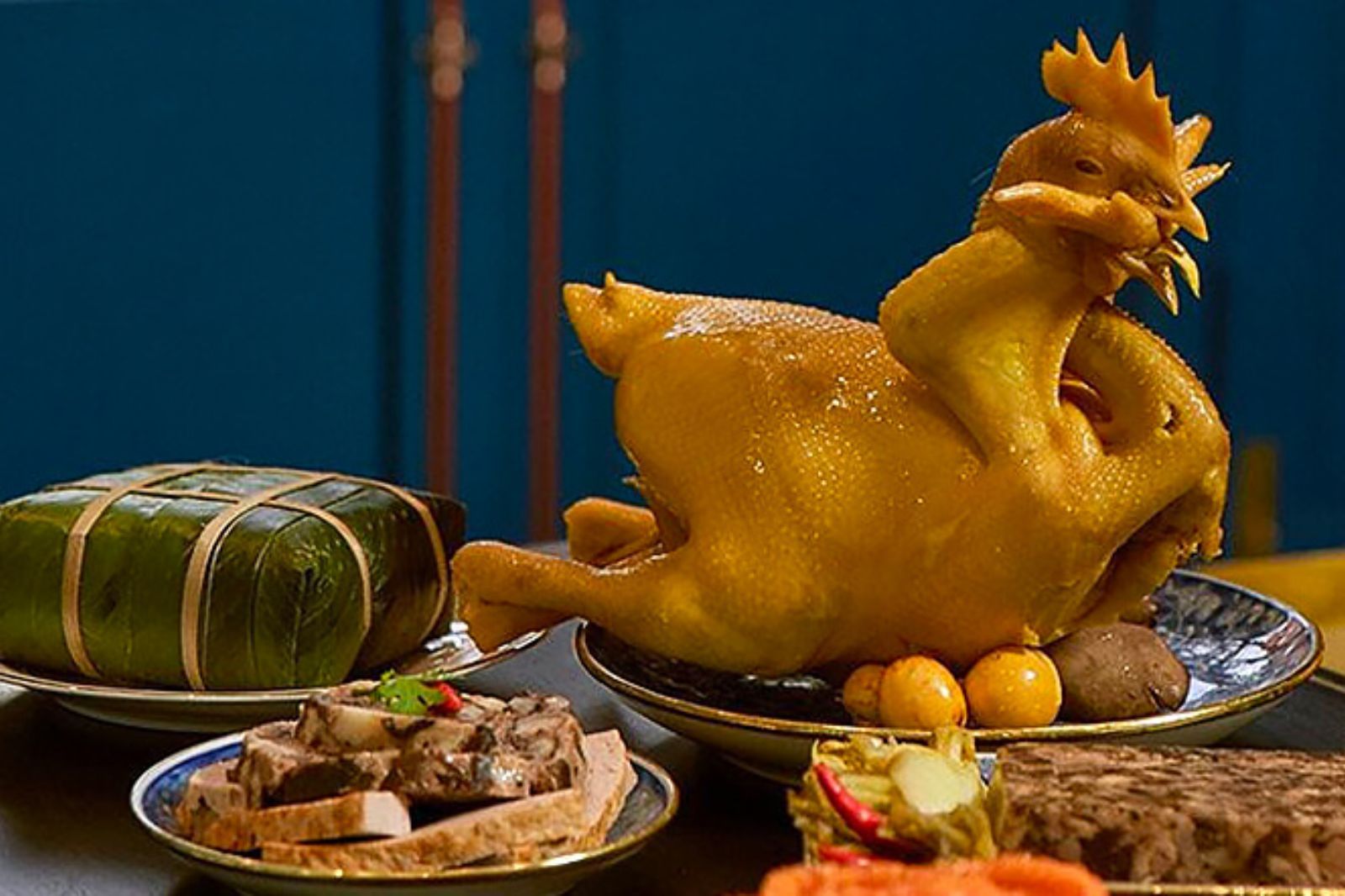 Gà thường được chọn trên mâm cỗ để đại diện cho sự no đủ, thịnh vượng 