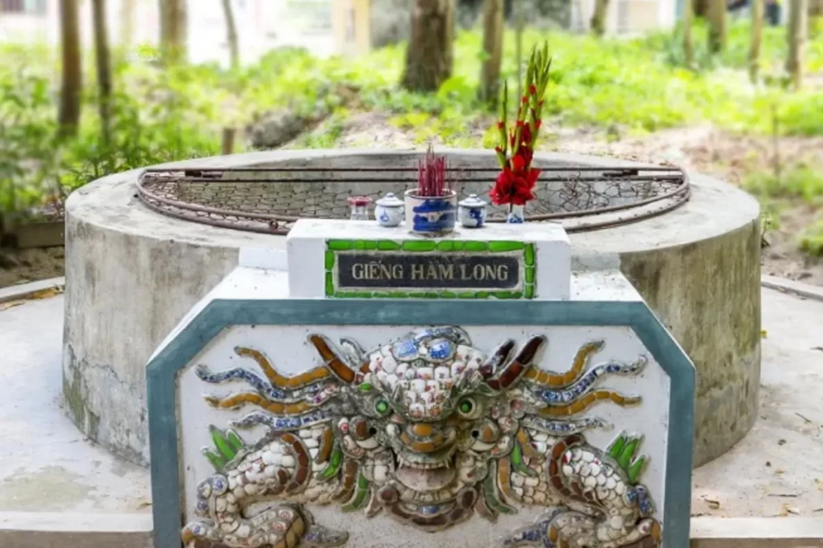 Giếng Hàm Long - Chùa Báo Quốc