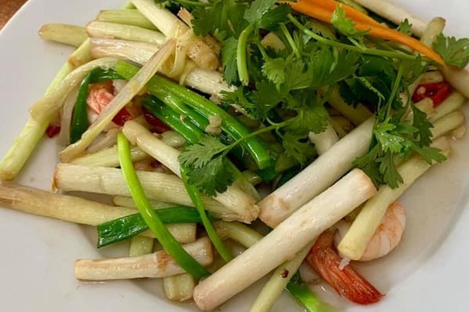 Gỏi sá sùng sông Gianh là một món ăn độc đáo và tinh tế