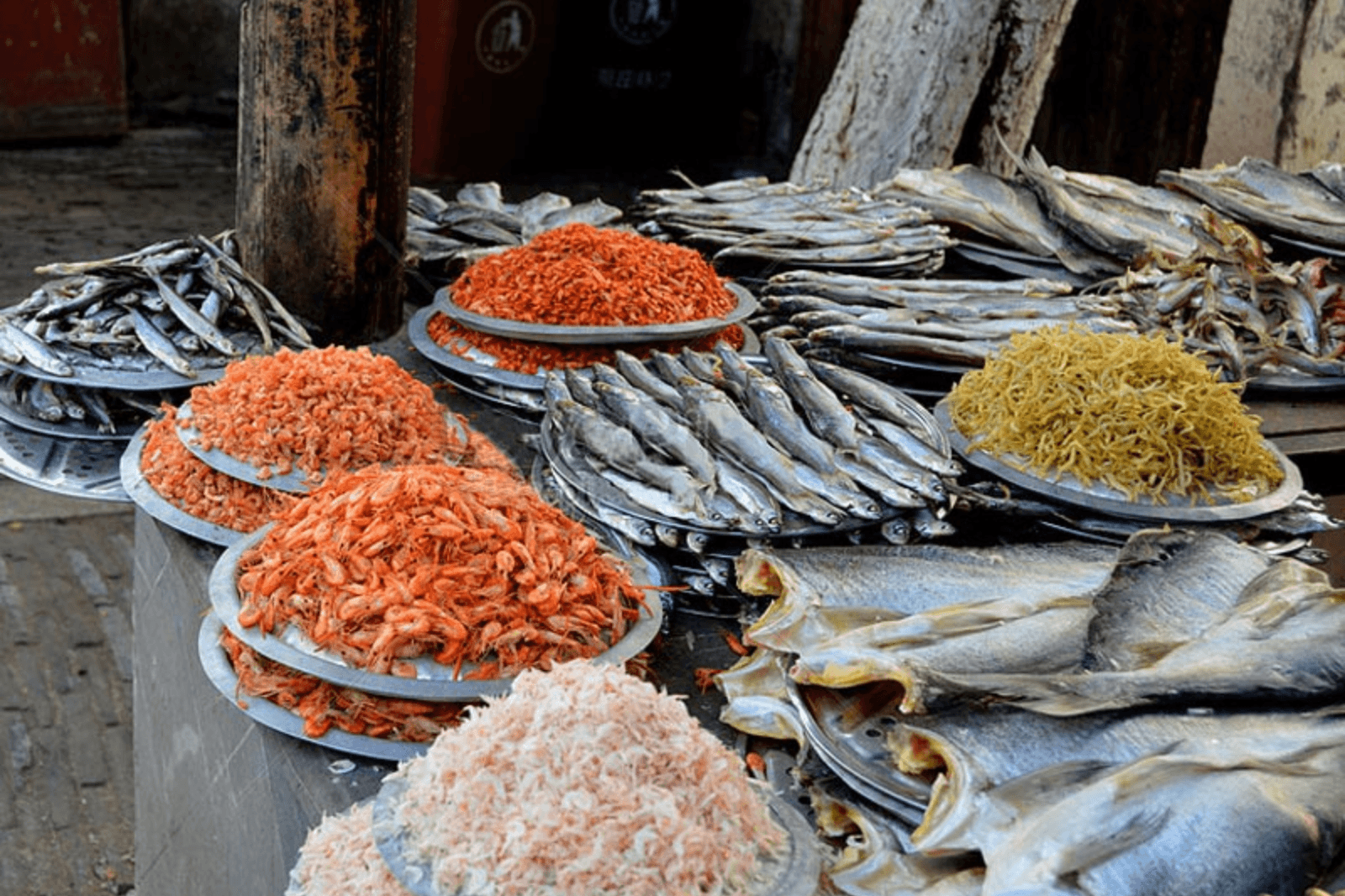 Hải sản khô do người dân tự làm 