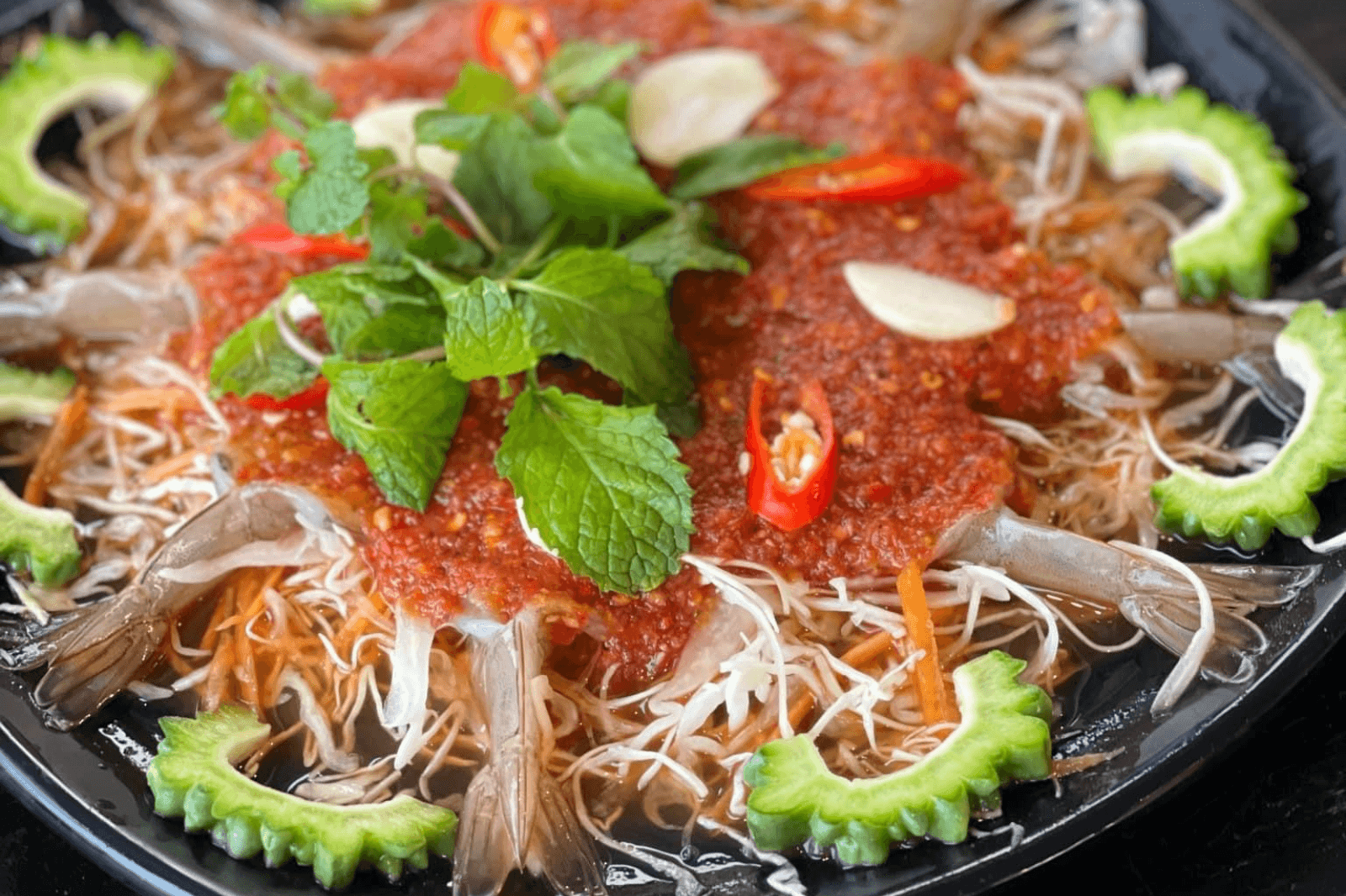 Hải sản tươi ngon ngay trên bờ 
