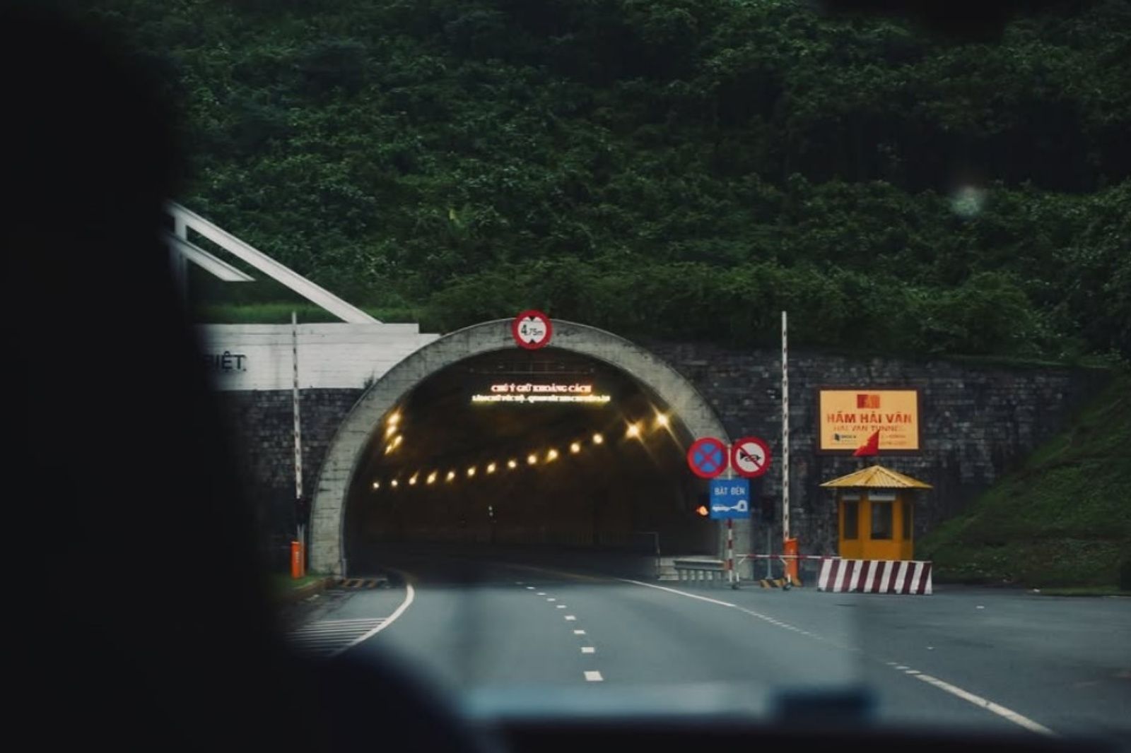 Hầm đường bộ Hải Vân trở thành "chìa khoá" thúc đẩy giao thương kinh tế giữa các vùng miền