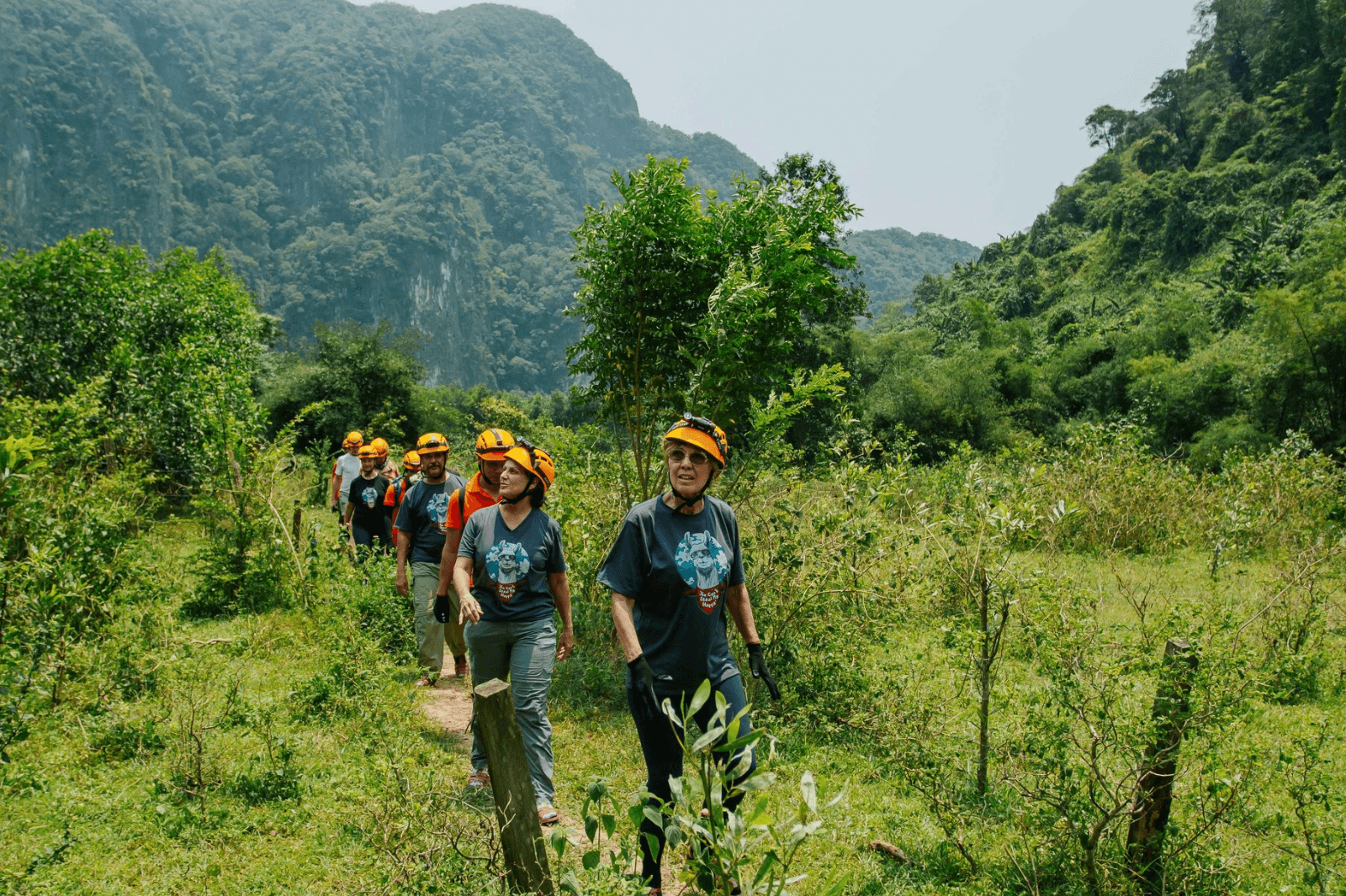Hang Chà Lòi gần bản Còi Đá 