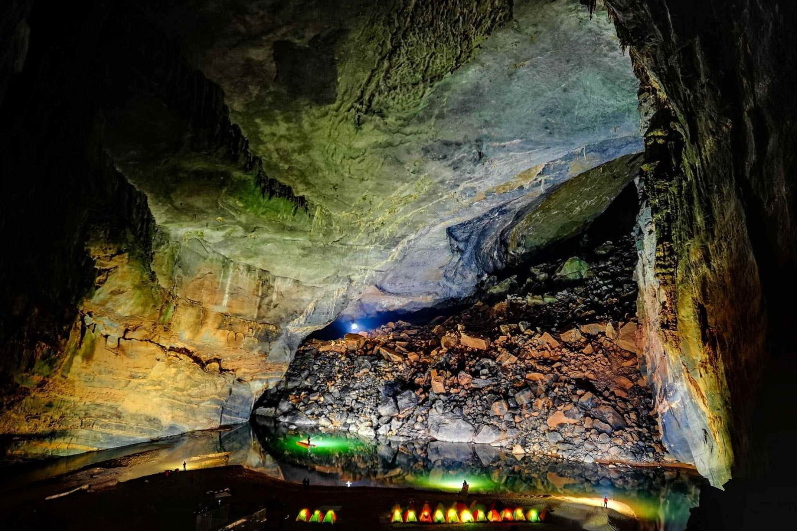 Hang Én là một trong những điểm đến đầy mê hoặc của những người đam mê khám phá và trekking. 