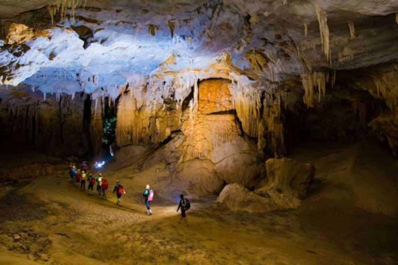 Hang Tú Làn - Điểm trekking được yêu thích tại Quảng Bình