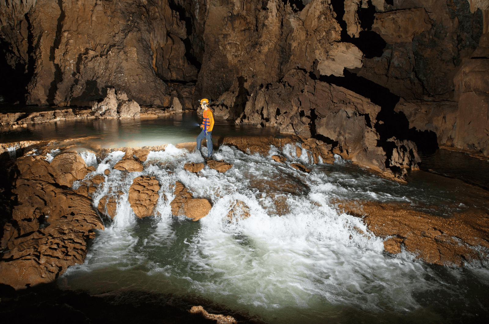 Hang Tú Làn - Điểm trekking được yêu thích tại Quảng Bình