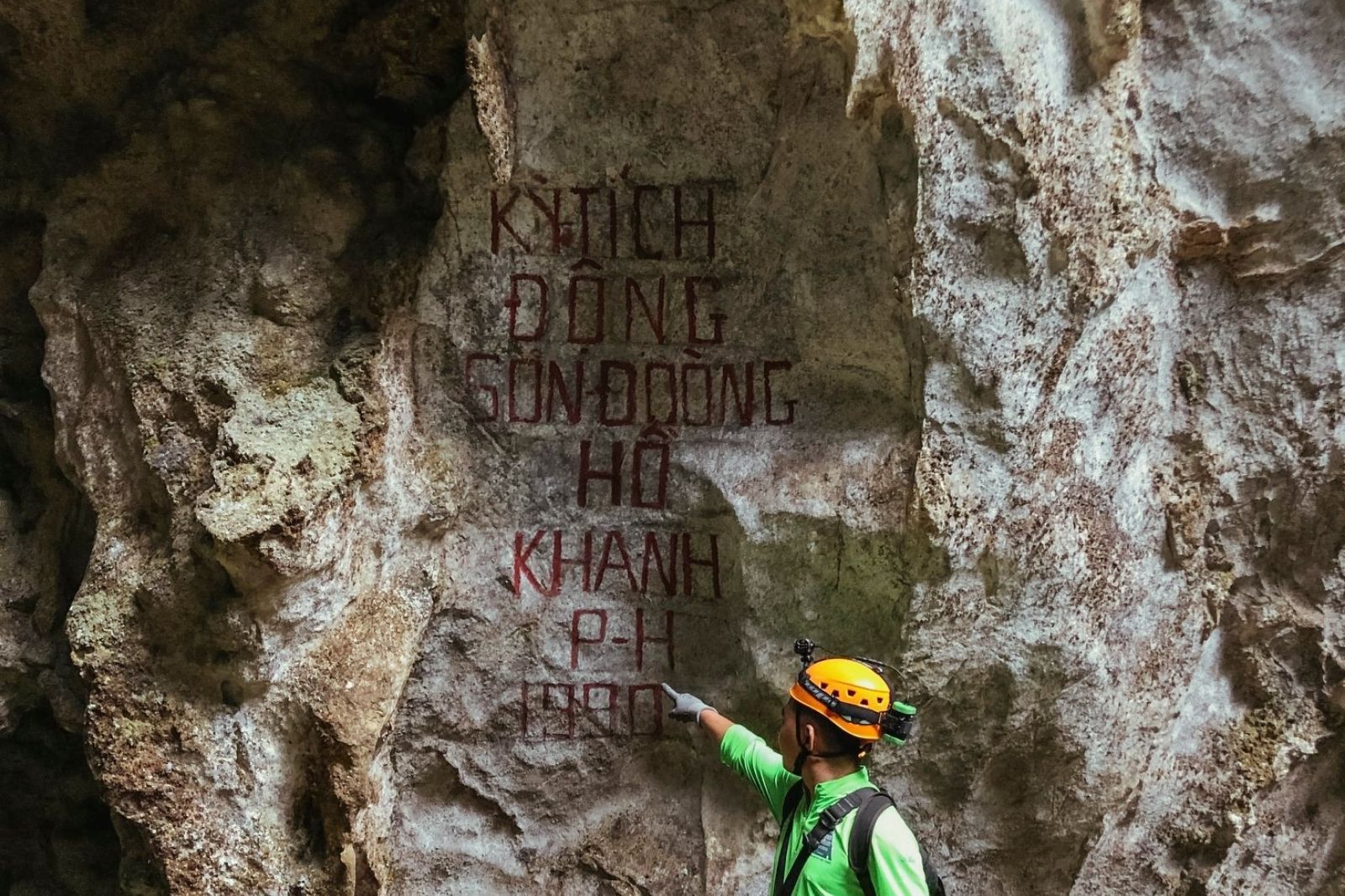 Hang động được ông Hồ Khanh phát hiện vào năm 1990
