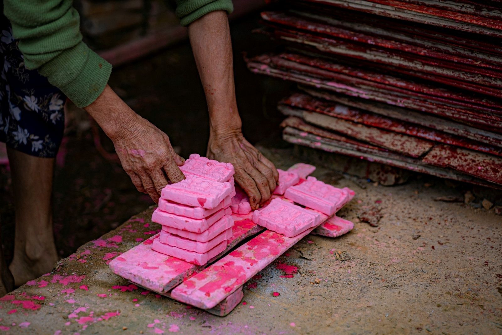 Hành trình kỳ công tạo nên một bức tượng ông táo