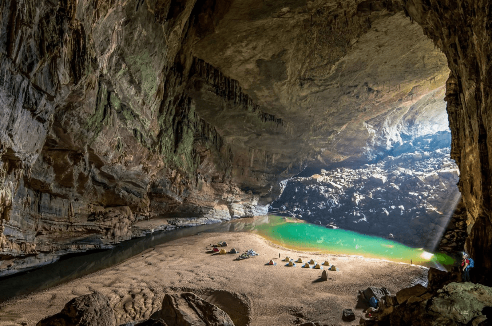 Hành trình trekking Hang Én là một cuộc phiêu lưu đầy mê hoặc