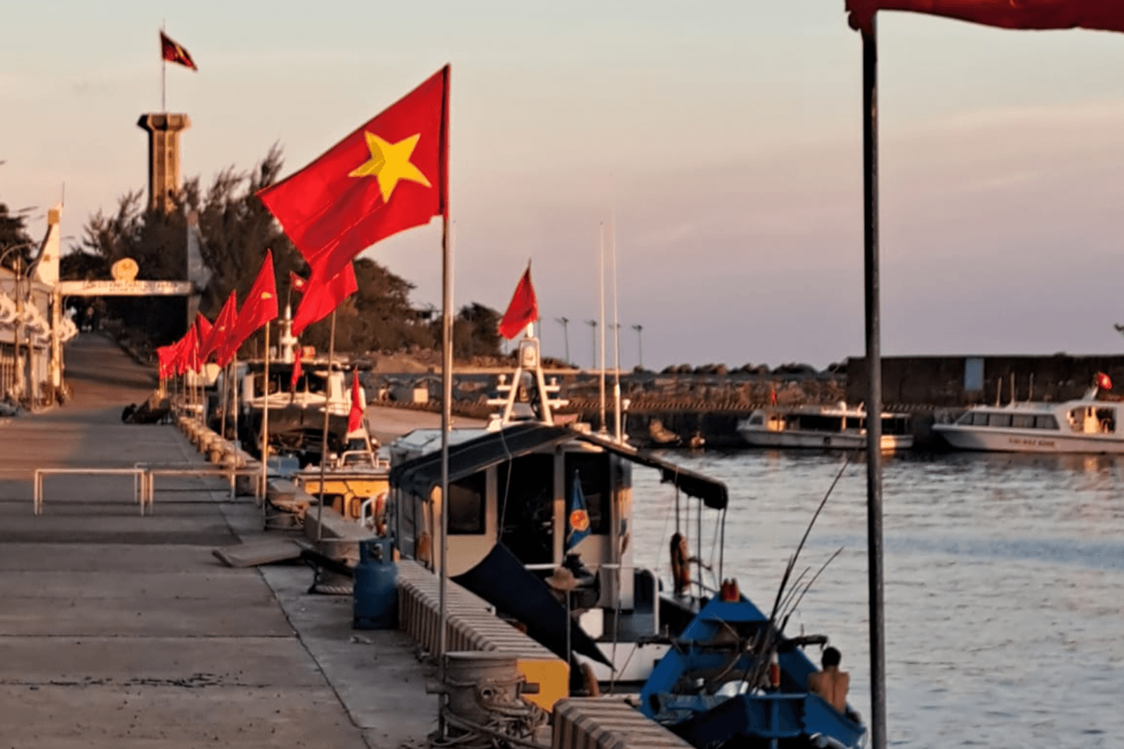Hãy kiểm tra dự báo thời tiết trước khi đi 